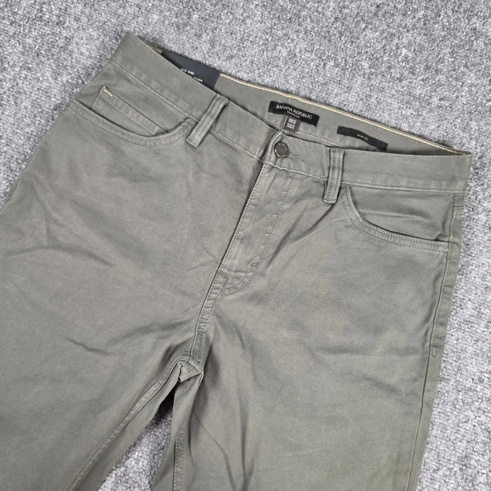 Banana Republic Traveler Pants Mens 31x32 Yosemite Green Slim Twill Chino NWT
